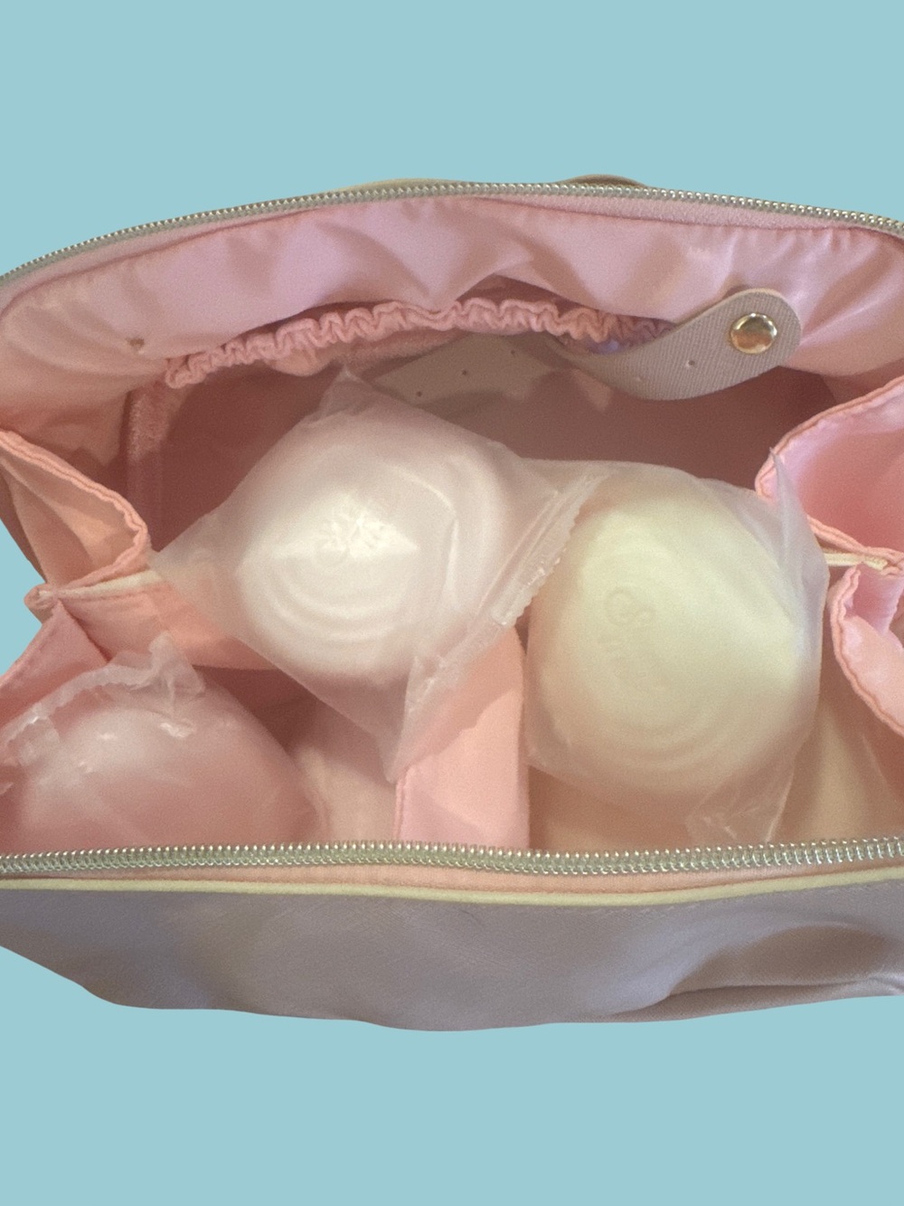Women’s Pink Cosmetic Organizer Bag with 6 soaps